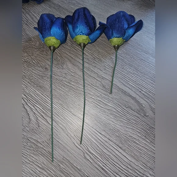 Artificial Roses - Picture 5 of 8